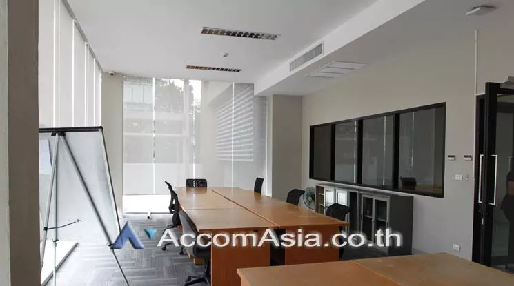  2  Office Space For Rent in Sukhumvit ,Bangkok BTS Ekkamai at Compomax Building AA18649